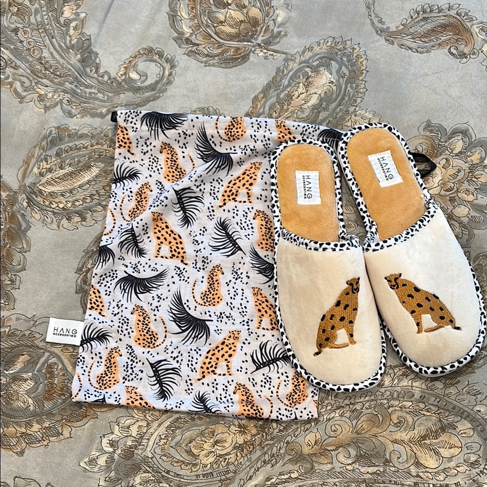 HANGS Leopard Print Slippers with Bag